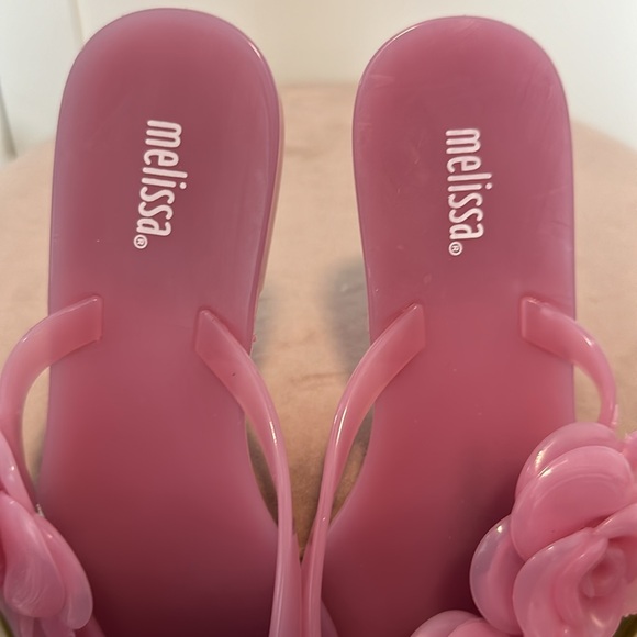 NWOT Stunning and romantic size 5 Melissa pink flip flops! - Picture 7 of 10